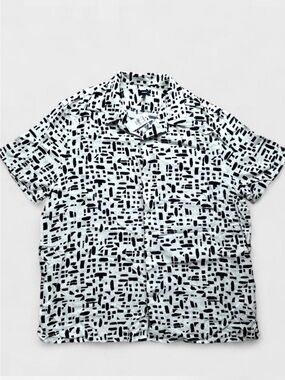 Express Short-Sleeve Button-Down Shirt — White & Black Geo Print